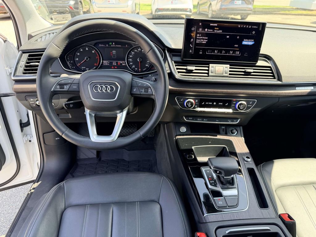 Used 2021 Audi Q5 2.0T Premium w/ Convenience Package image 2