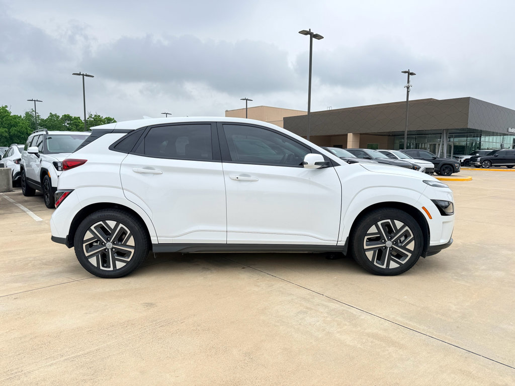 Used 2023 Hyundai Kona SE FWD image 4