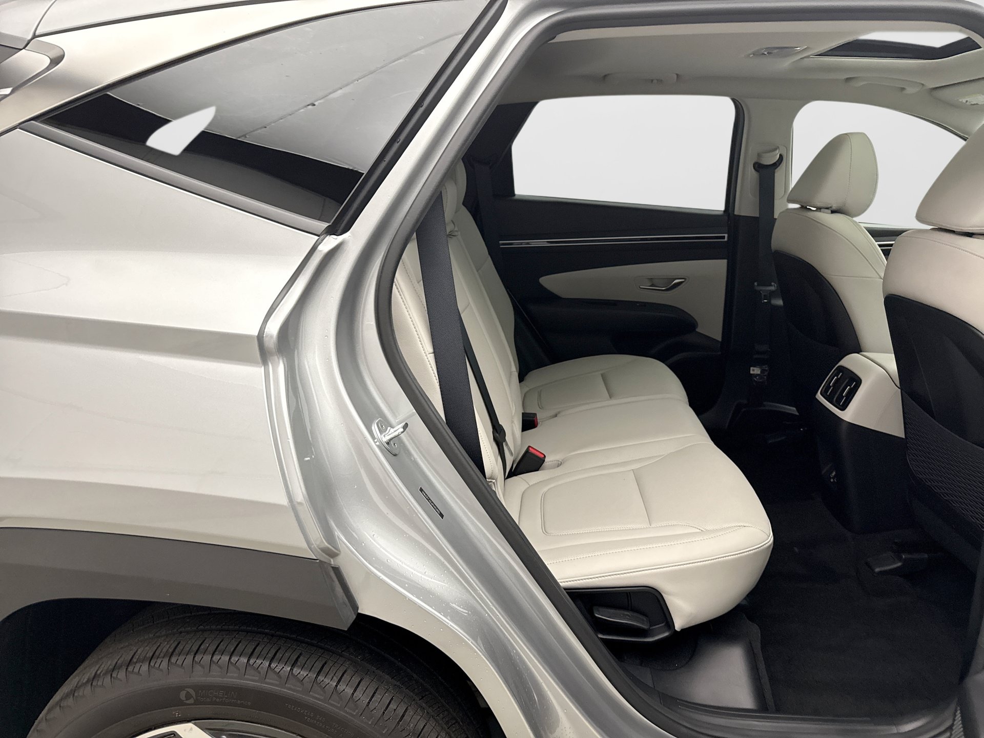 Used 2023 Hyundai Tucson SEL w/ Convenience Package AWD/4WD image 19