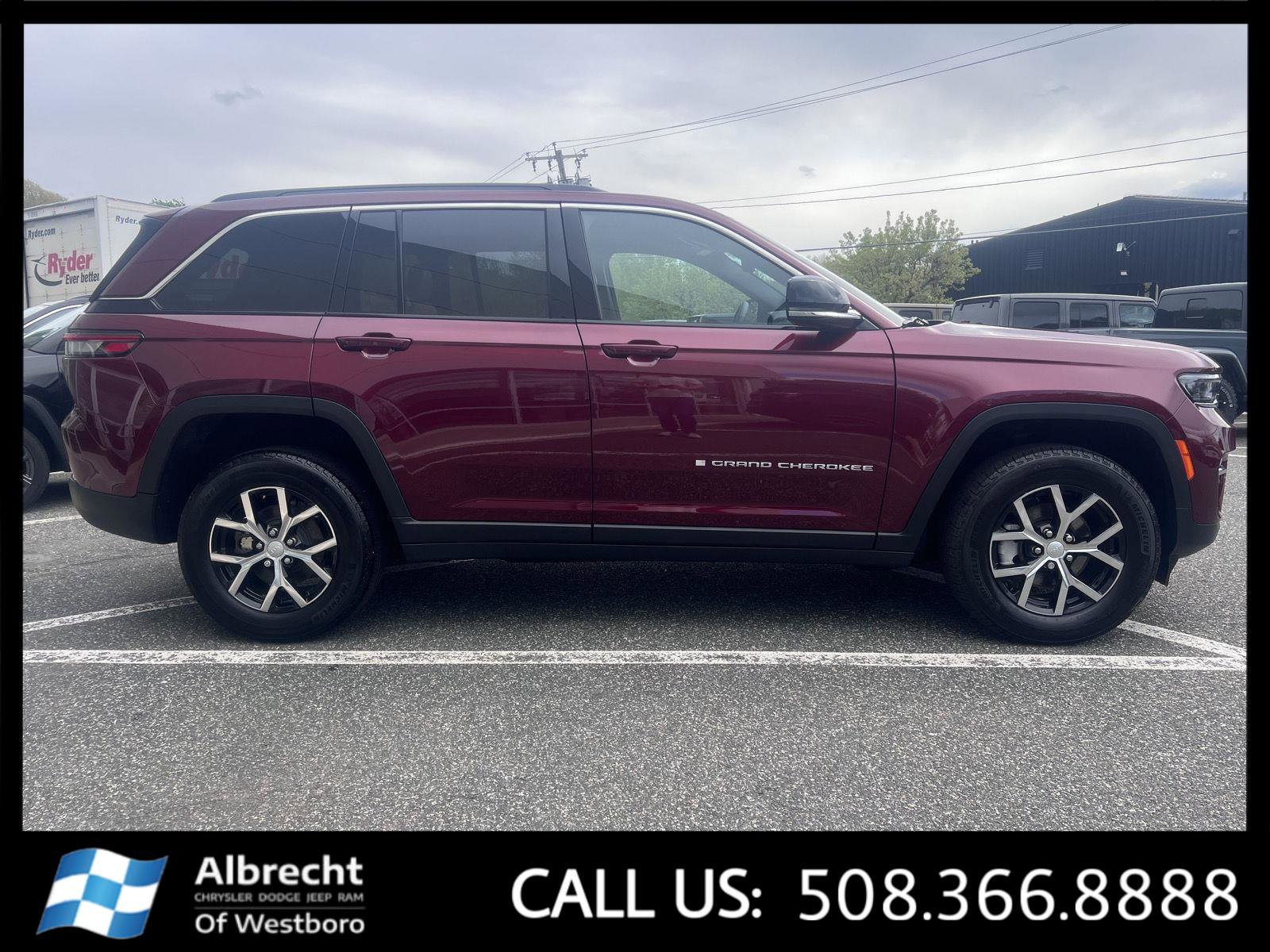 Used 2025 Jeep Grand Cherokee Limited AWD/4WD image 6