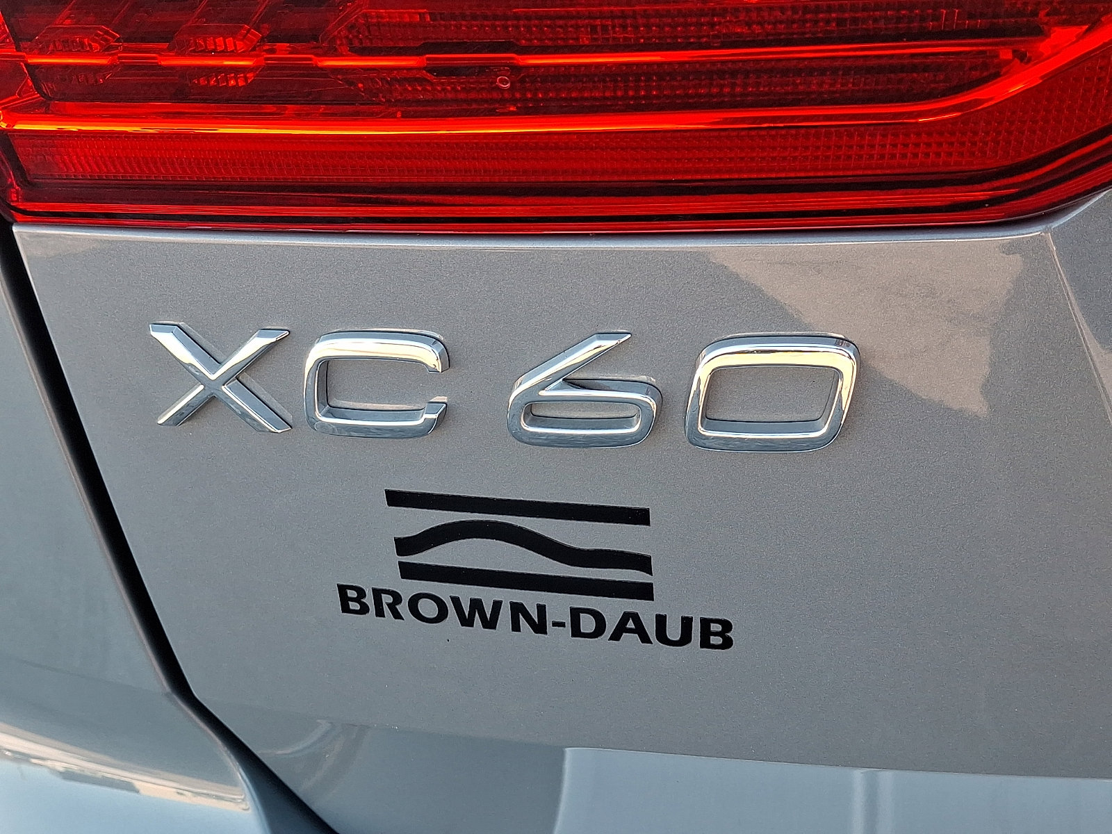 Used 2023 Volvo XC60 B5 Plus image 31