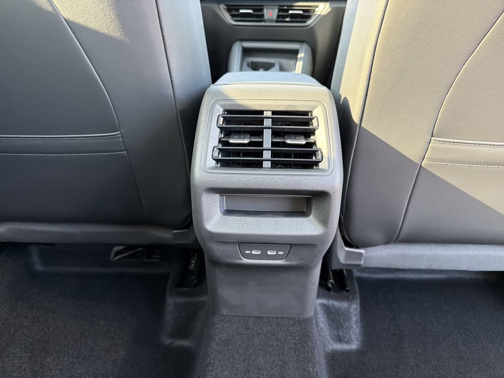 New 2026 Volkswagen Tiguan SE FWD image 21