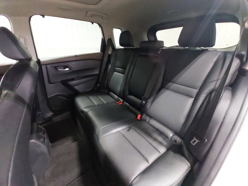 Used 2023 Nissan Rogue SV w/ SV Premium B Package image 14