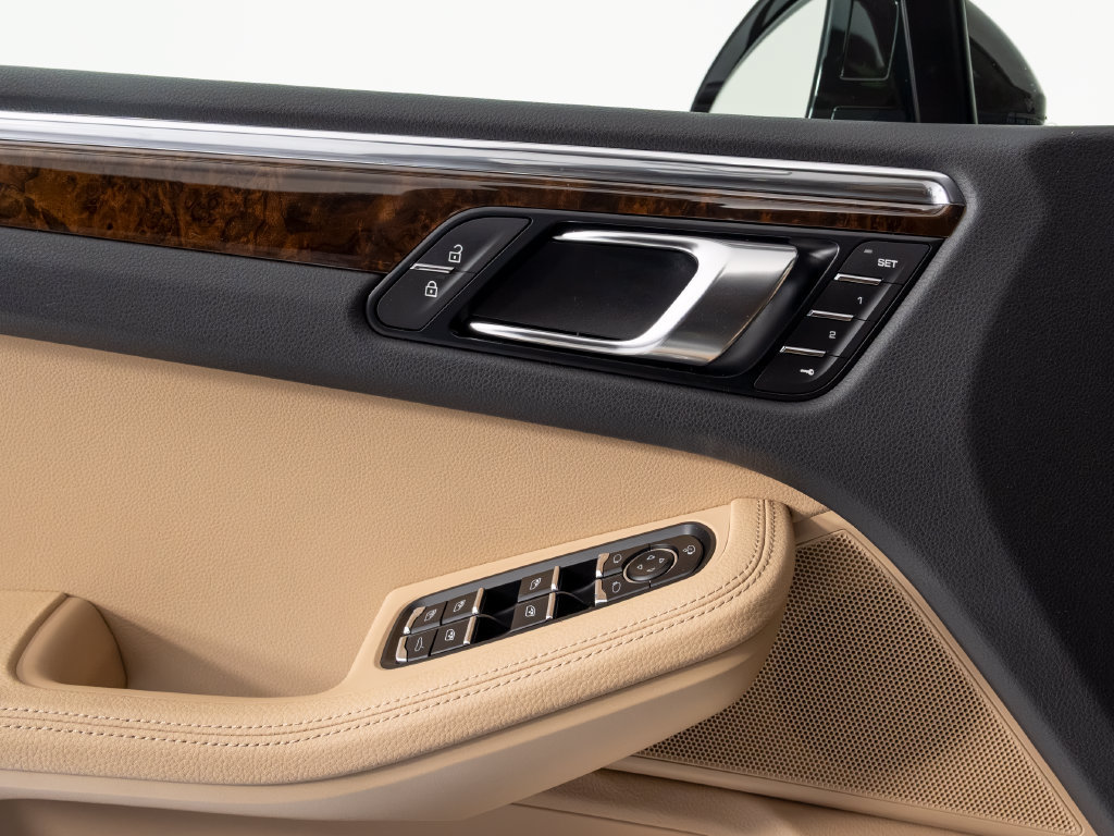 Certified 2026 Porsche Macan AWD/4WD image 20