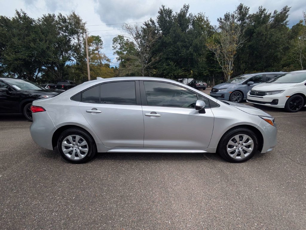 Used 2026 Toyota Corolla LE FWD image 2