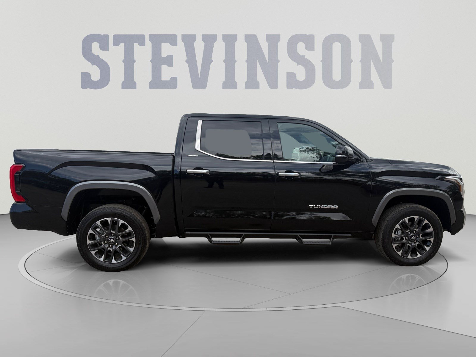 Used 2025 Toyota Tundra Limited AWD/4WD image 6
