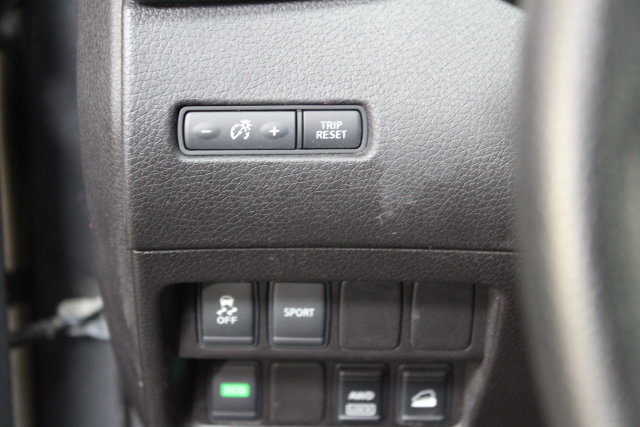 Used 2015 Nissan Rogue SV AWD/4WD image 15