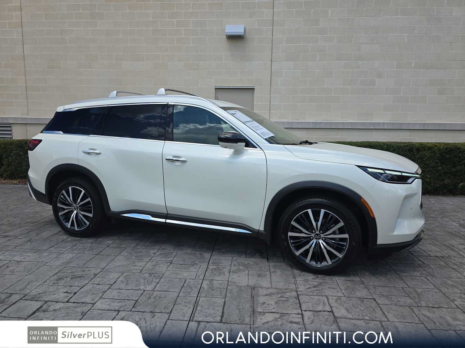 Used 2025 INFINITI QX60 Sensory AWD/4WD image 1