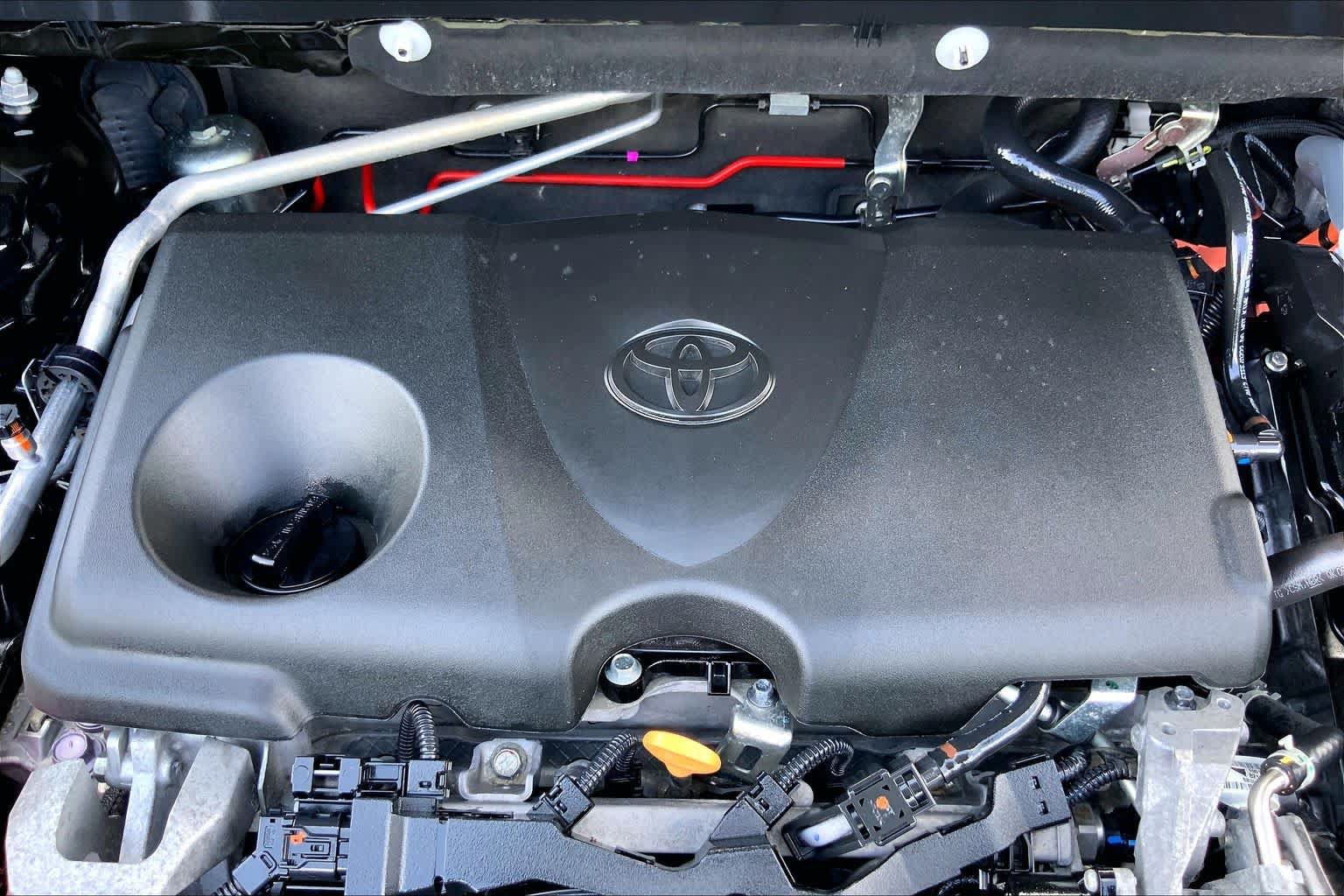 Used 2021 Toyota RAV4 XLE w/ XLE Grade Weather Package AWD/4WD image 32