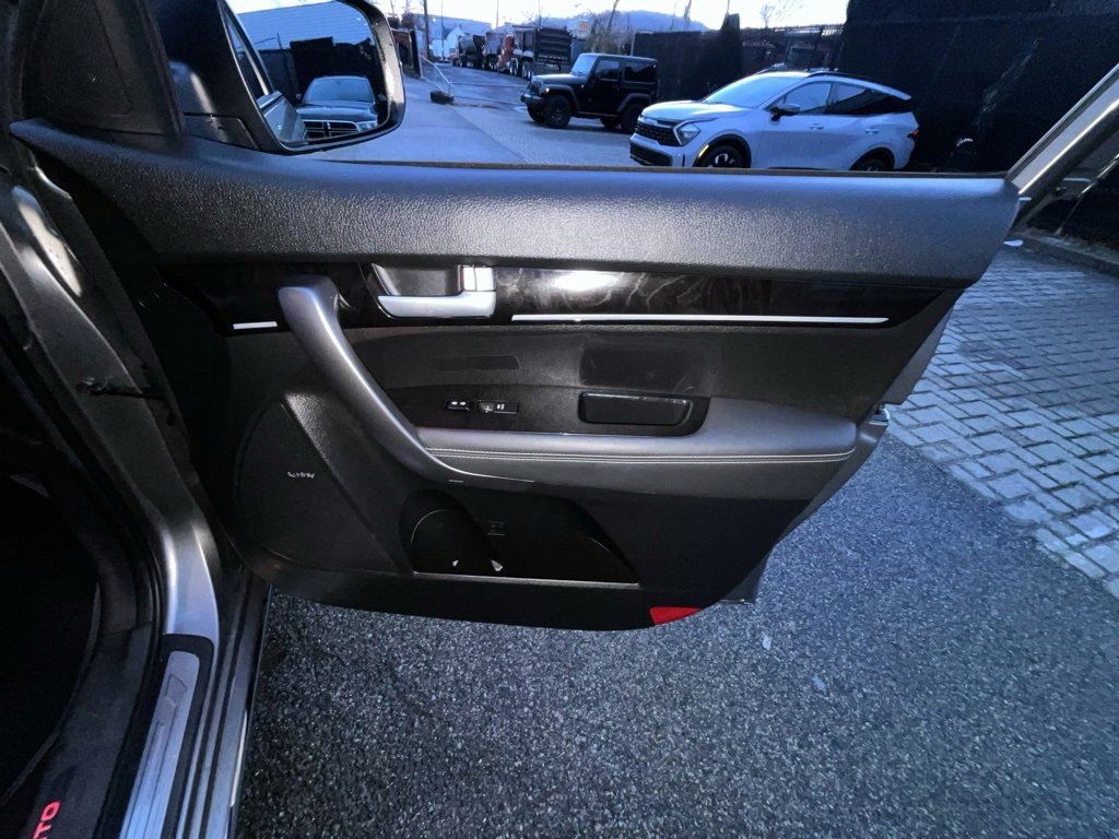 Used 2015 Kia Sorento SX image 33