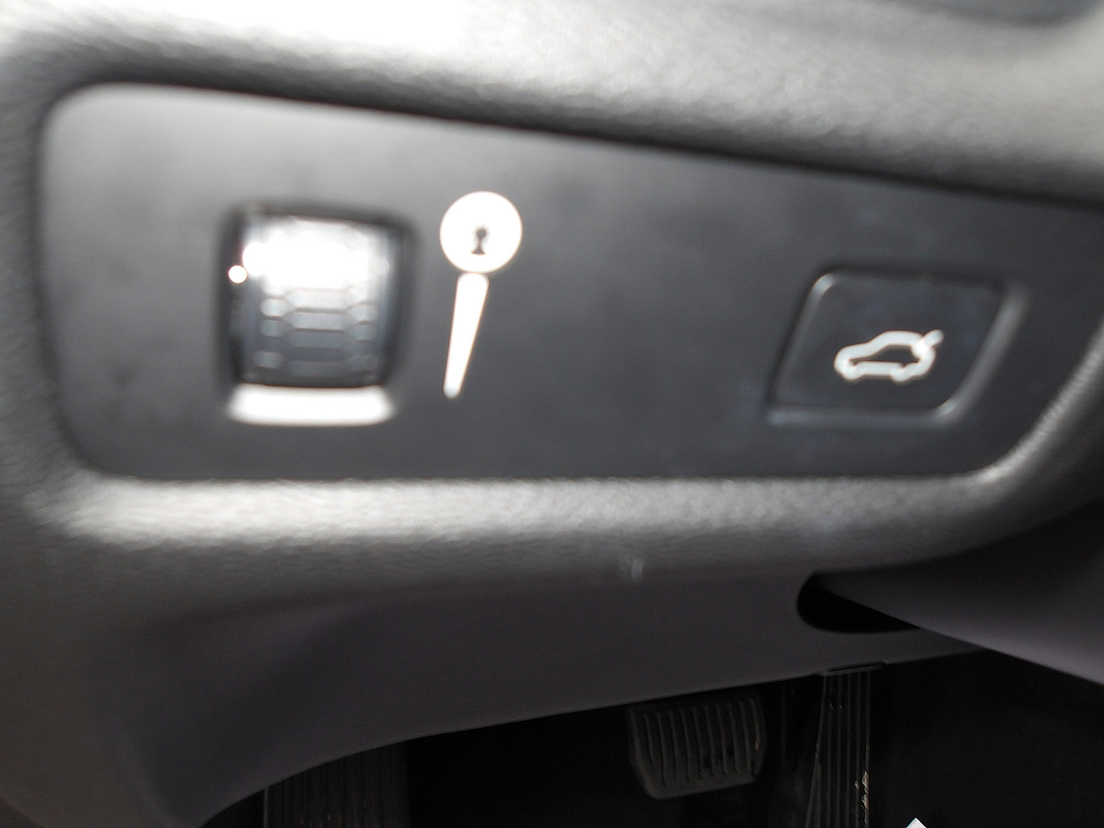 Used 2020 Volvo V60 T5 Cross Country image 15