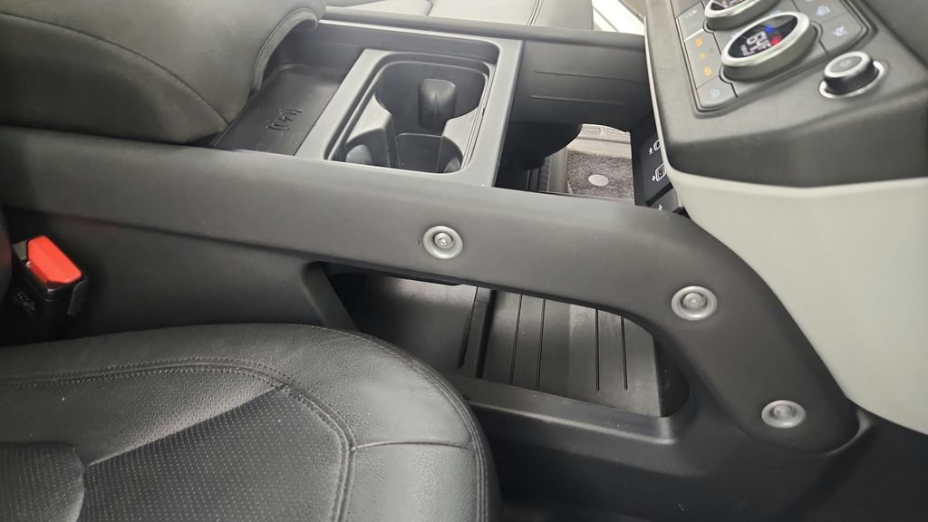 Used 2023 Land Rover Defender 90 S AWD/4WD image 27