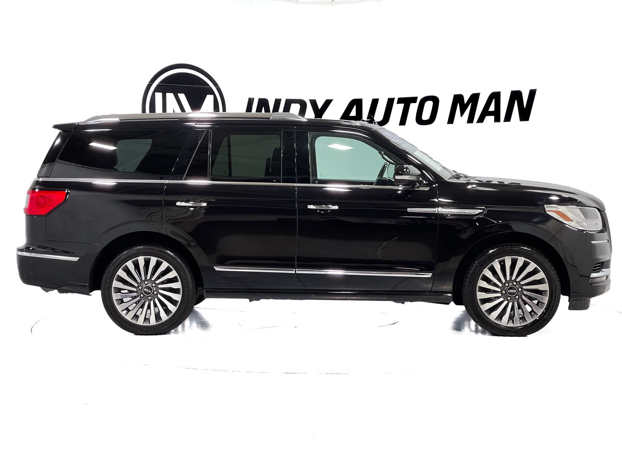 Used 2019 Lincoln Navigator Reserve AWD/4WD image 3