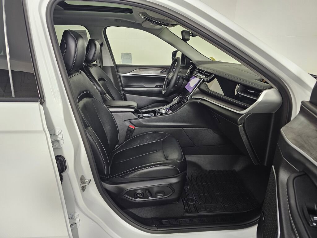 Used 2022 Jeep Grand Cherokee Limited 4xe w/ MOPAR Finishing Package image 39