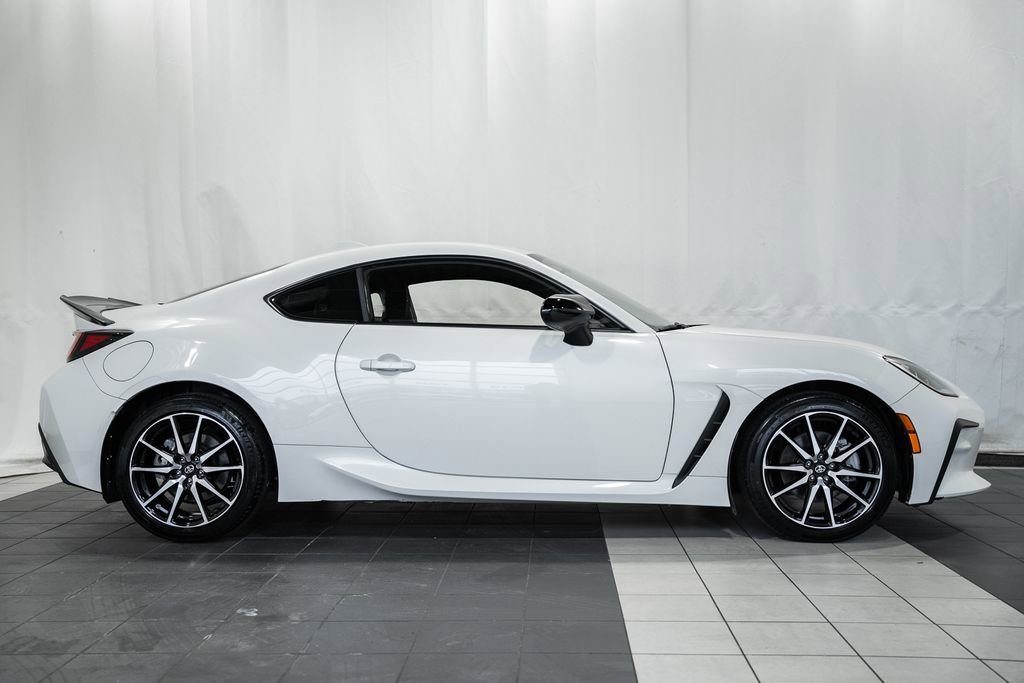 Used 2024 Toyota GR86 image 3