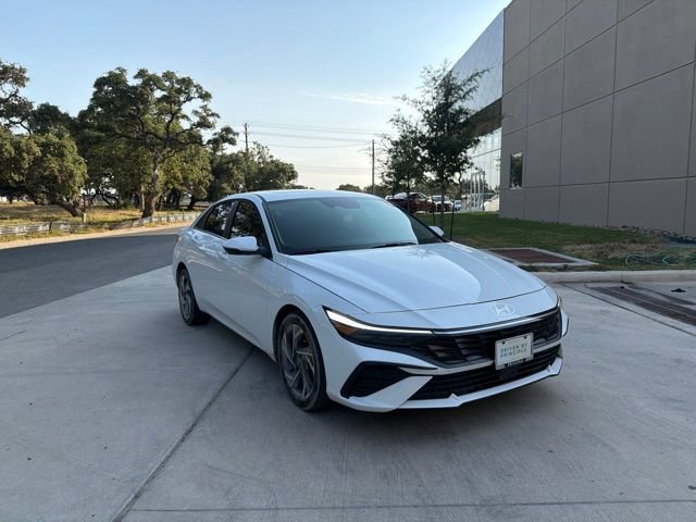 Certified 2026 Hyundai Elantra Limited FWD image 6