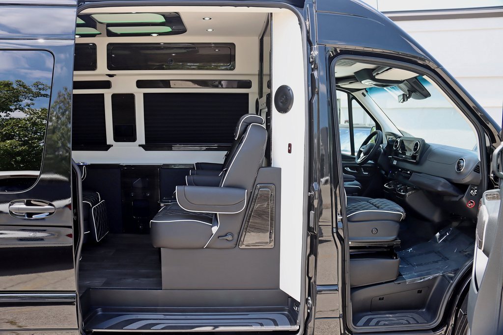 Used 2024 Mercedes-Benz Sprinter 3500 image 34