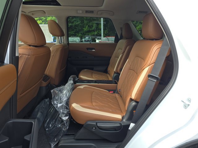 New 2026 Nissan Pathfinder Platinum AWD/4WD image 14