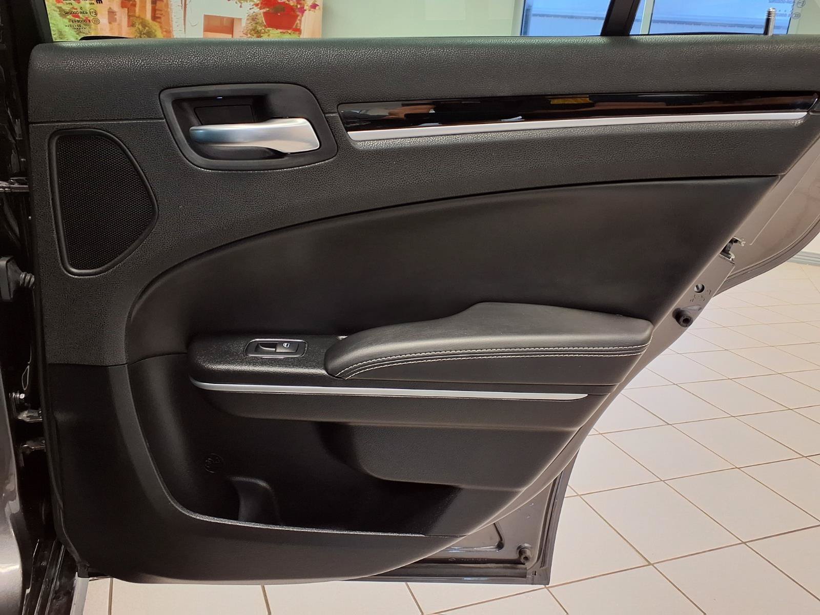 Used 2023 Chrysler 300 S w/ Comfort Group RWD image 13