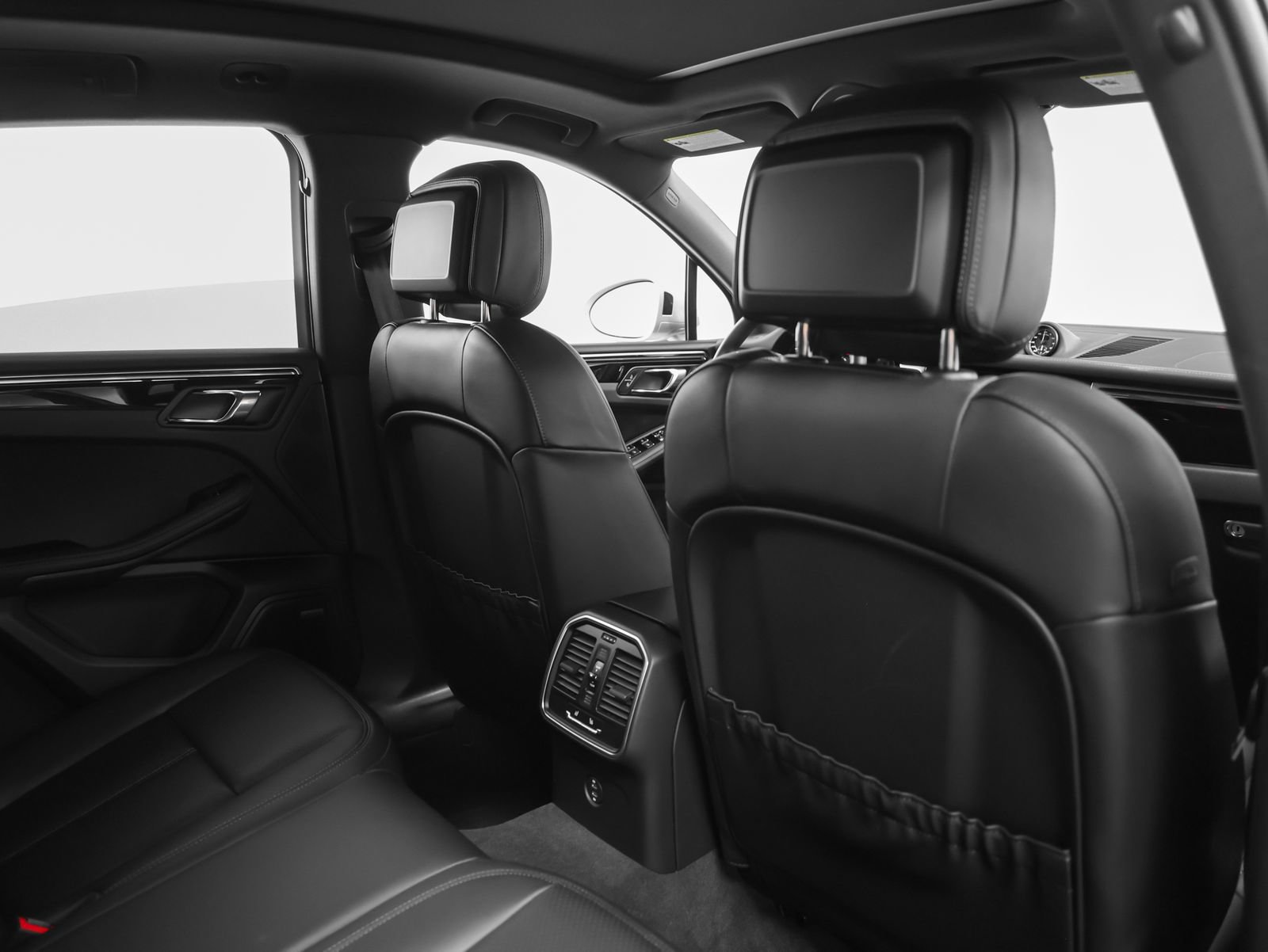 Certified 2026 Porsche Macan image 26