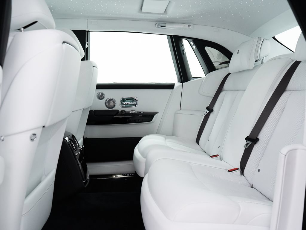 Certified 2026 Rolls-Royce Phantom Sedan w/ Leather Finishing Pack RWD image 25