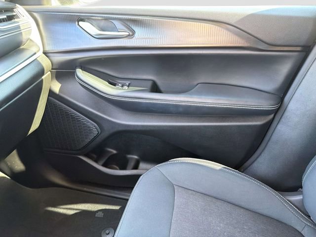 Used 2023 Jeep Grand Cherokee Laredo w/ Luxury Tech Group I AWD/4WD image 22