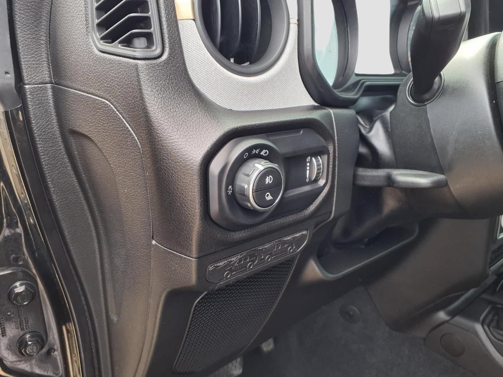 Used 2024 Jeep Gladiator Sport AWD/4WD image 11