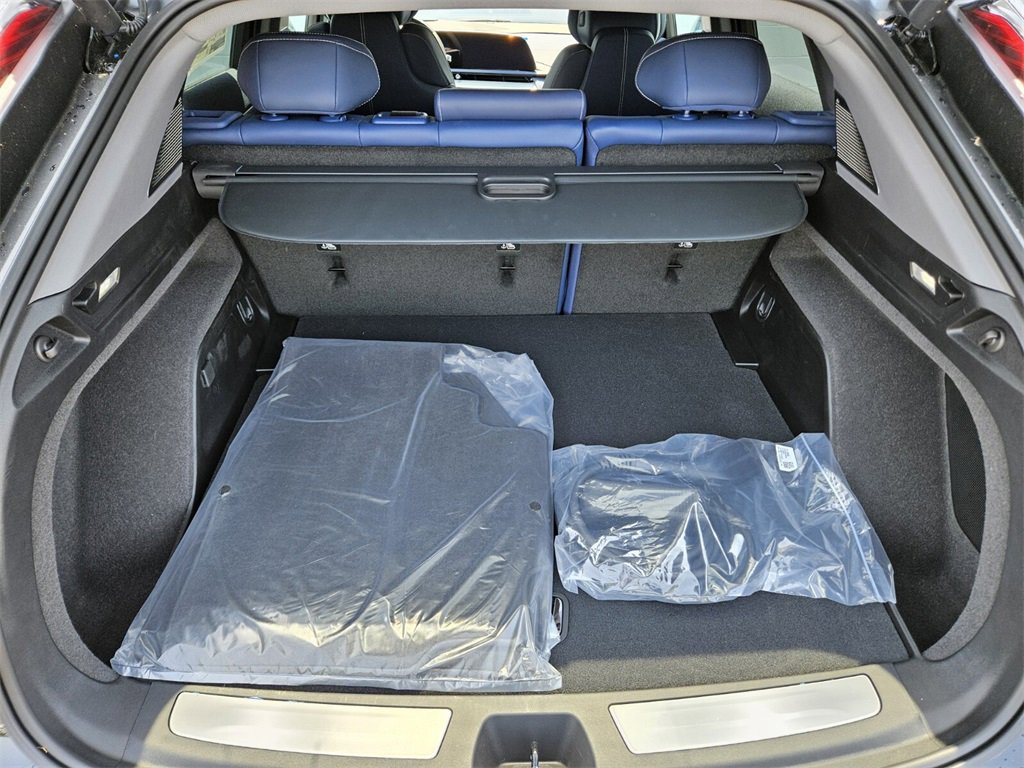 New 2025 Cadillac Optiq Luxury 2 image 25