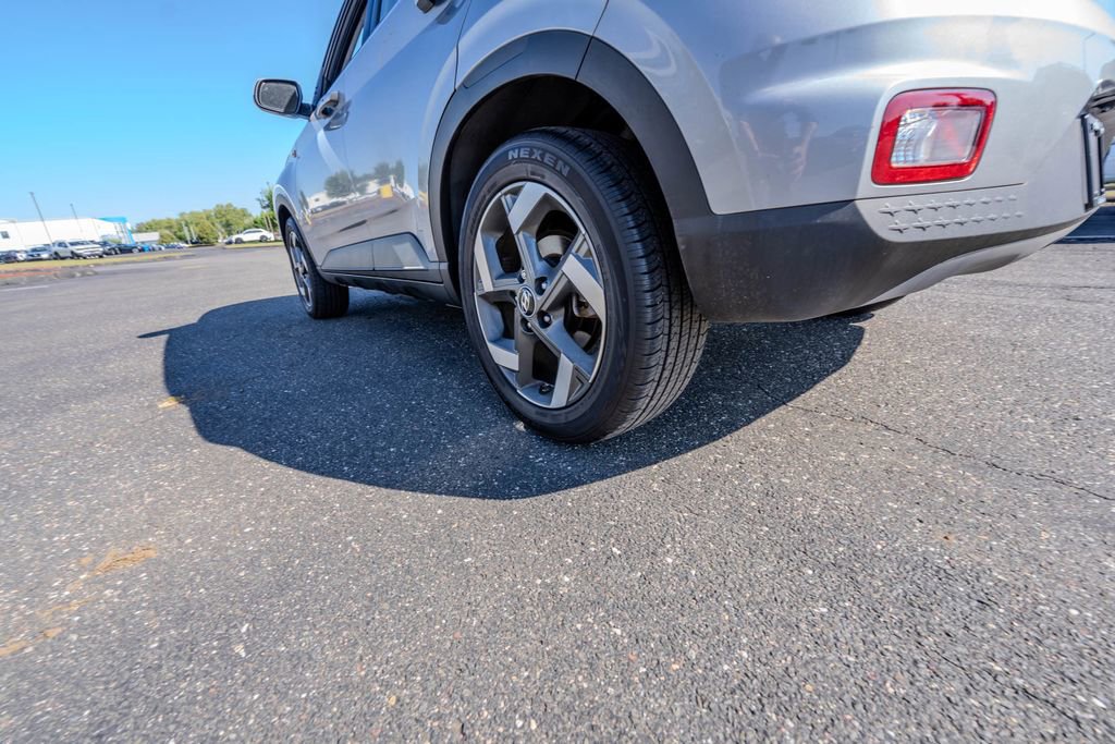 Used 2024 Hyundai Venue SEL image 10