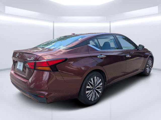 Used 2024 Nissan Altima 2.5 SV FWD image 3