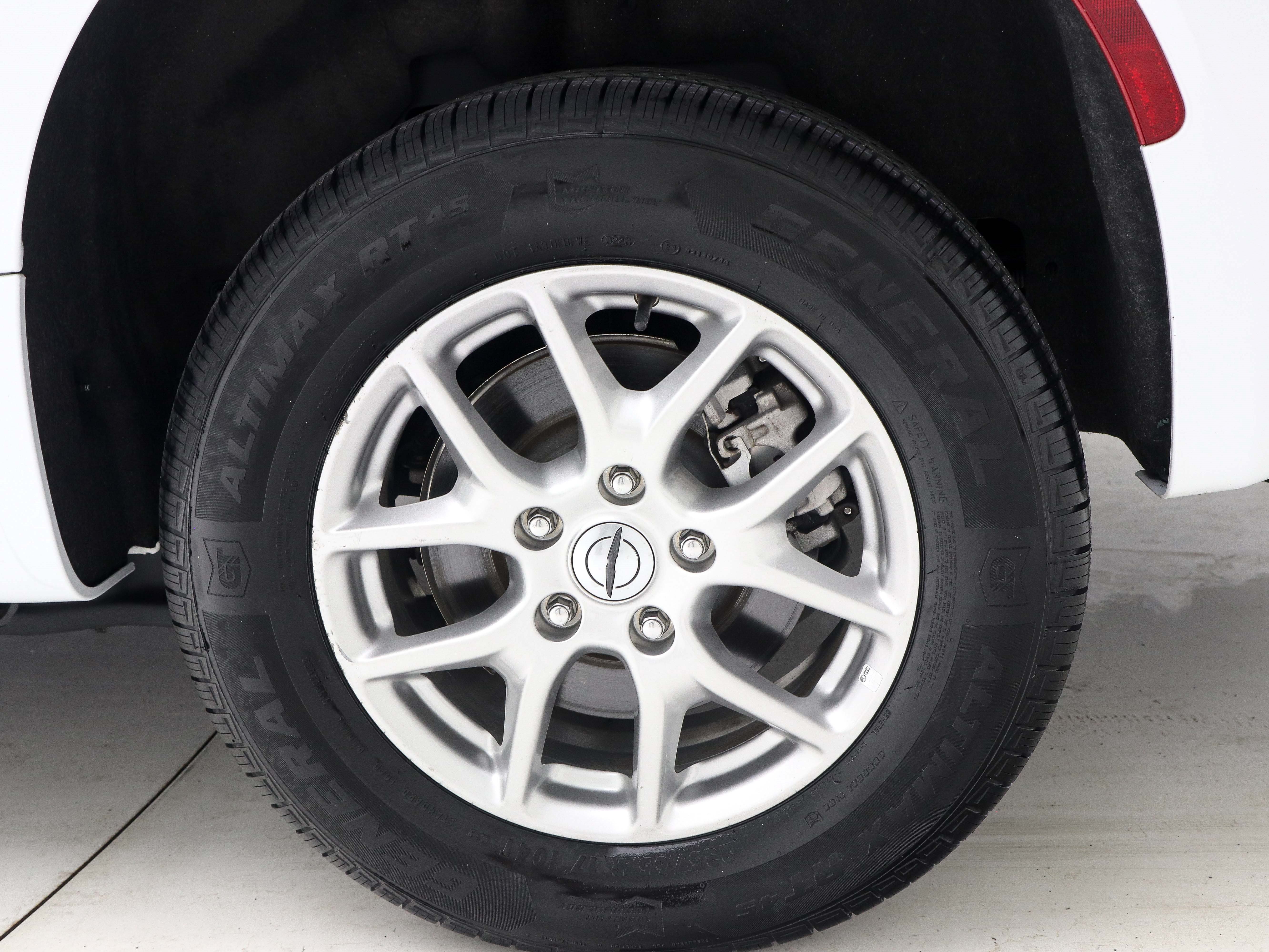 Used 2023 Chrysler Voyager LX FWD image 36