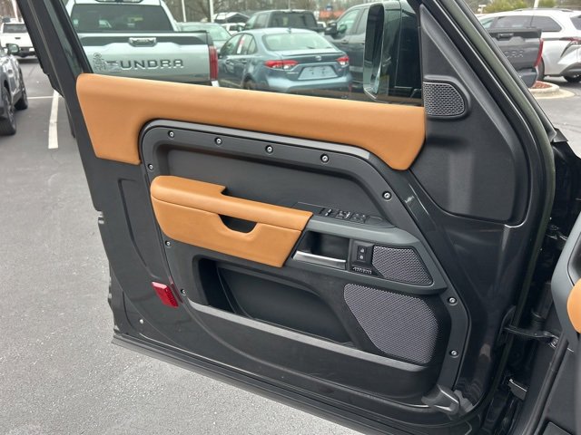 Used 2023 Land Rover Defender 90 X-Dynamic SE image 26