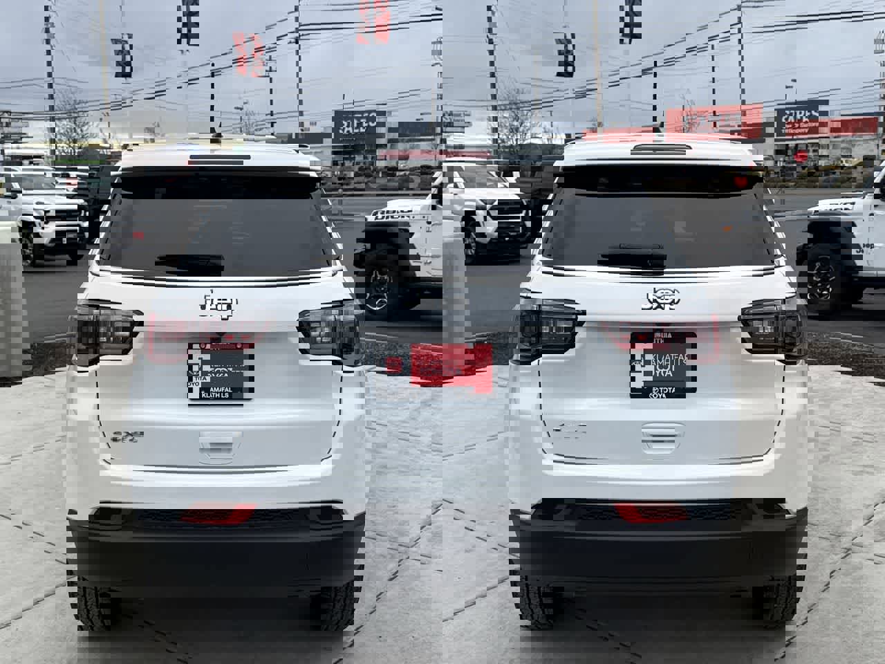 Used 2025 Jeep Compass Sport image 4