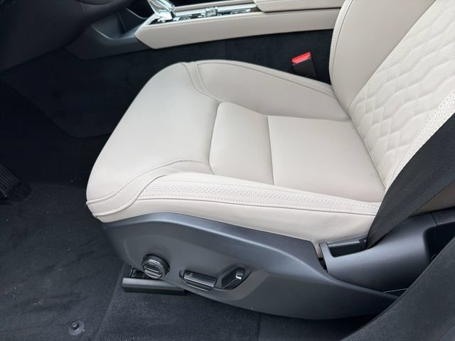 New 2026 Volvo XC90 B6 Plus w/ Protection Package Premier AWD/4WD image 12