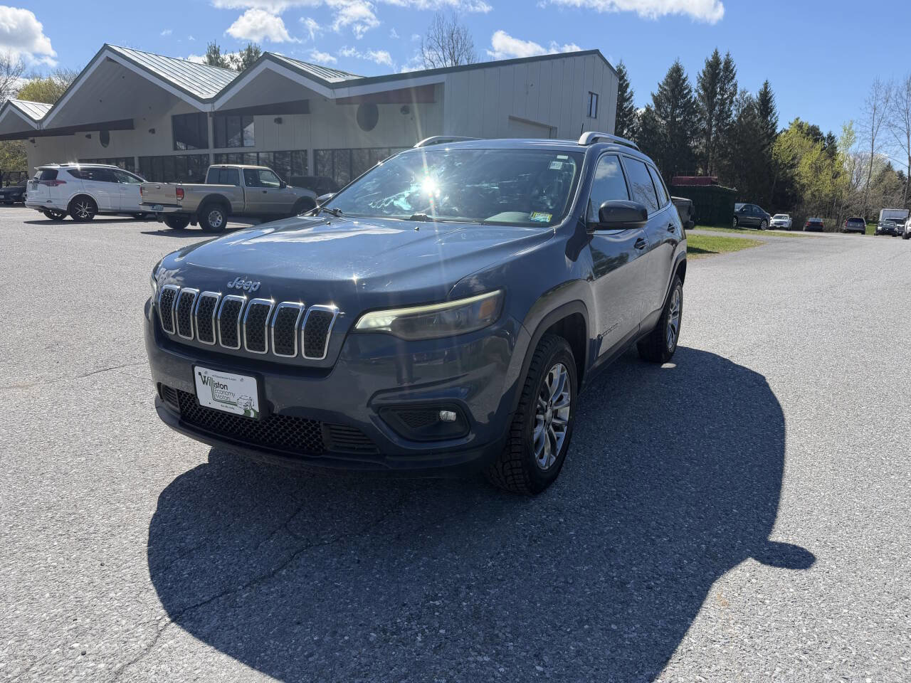 Used 2020 Jeep Cherokee Latitude Plus w/ Cold Weather Group AWD/4WD image 1