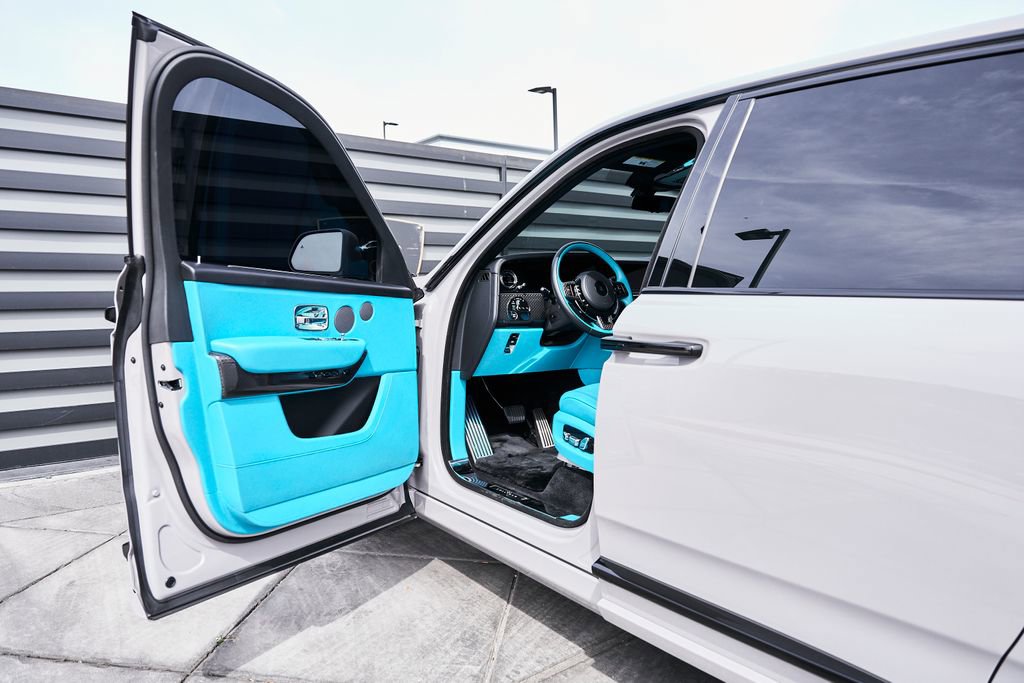 Used 2025 Rolls-Royce Cullinan Black Badge image 33