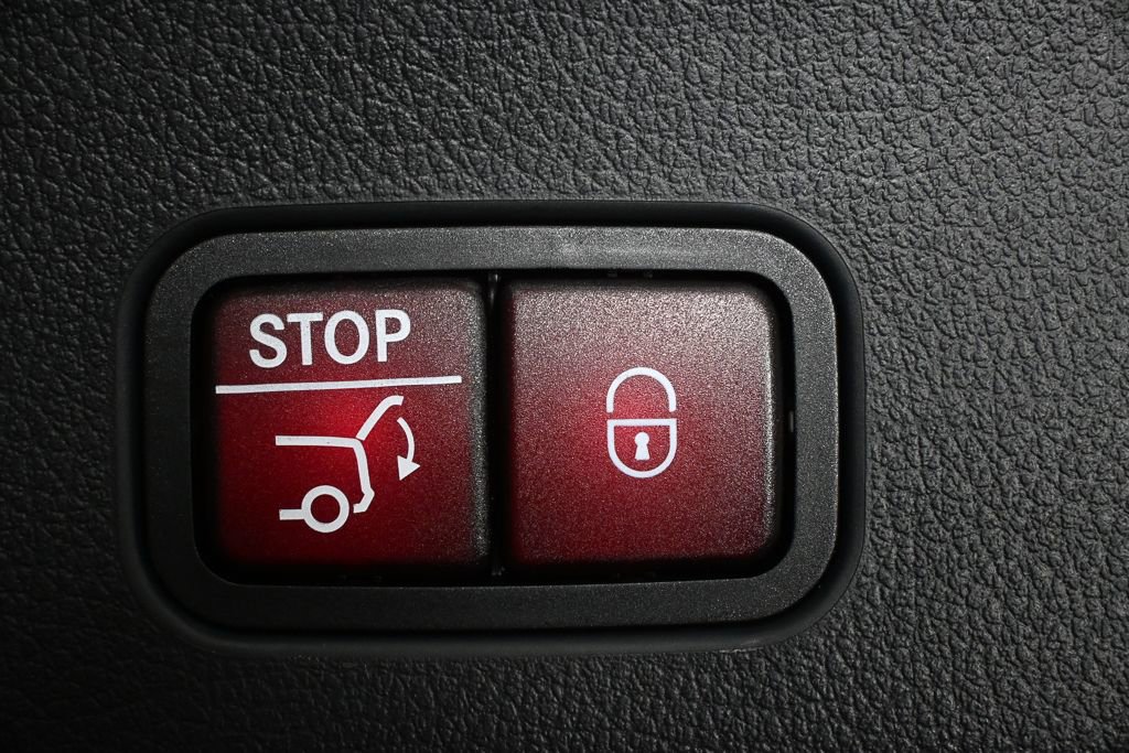 Certified 2025 Mercedes-Benz GLC 300 4MATIC image 29