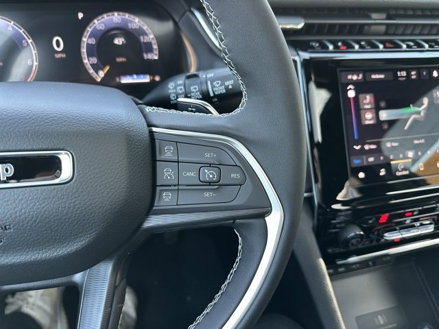 New 2025 Jeep Grand Cherokee Altitude image 28