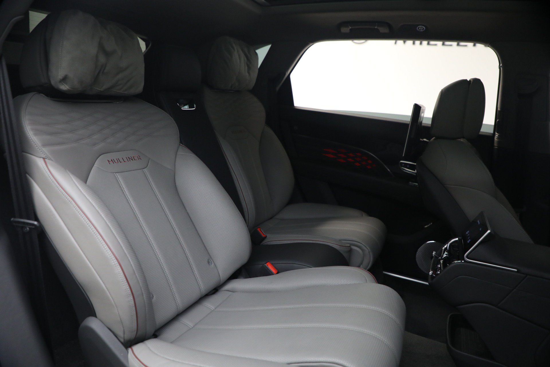 Certified 2024 Bentley Bentayga Extended Wheelbase AWD/4WD image 31