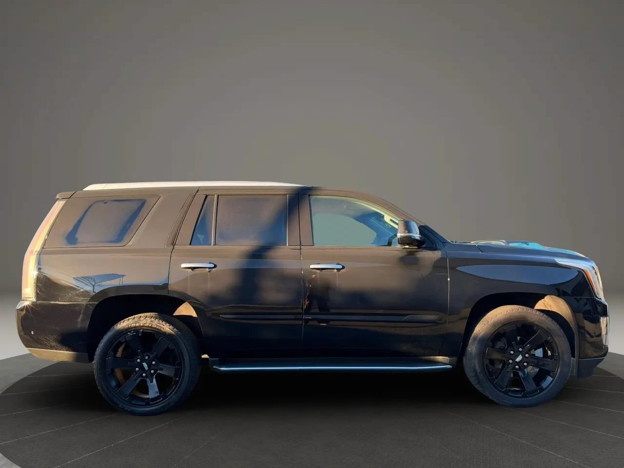 Used 2019 Cadillac Escalade Luxury w/ Escalade Sport Edition AWD/4WD image 6