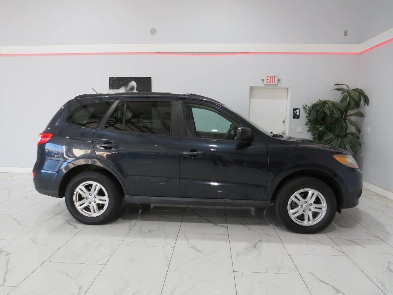 Used 2011 Hyundai Santa Fe GLS FWD image 3