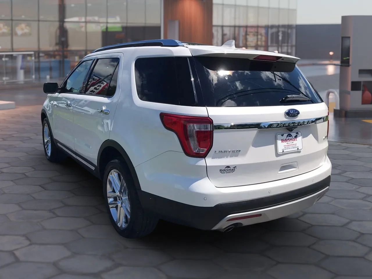 Used 2017 Ford Explorer Limited w/ Equipment Group 301A AWD/4WD image 9