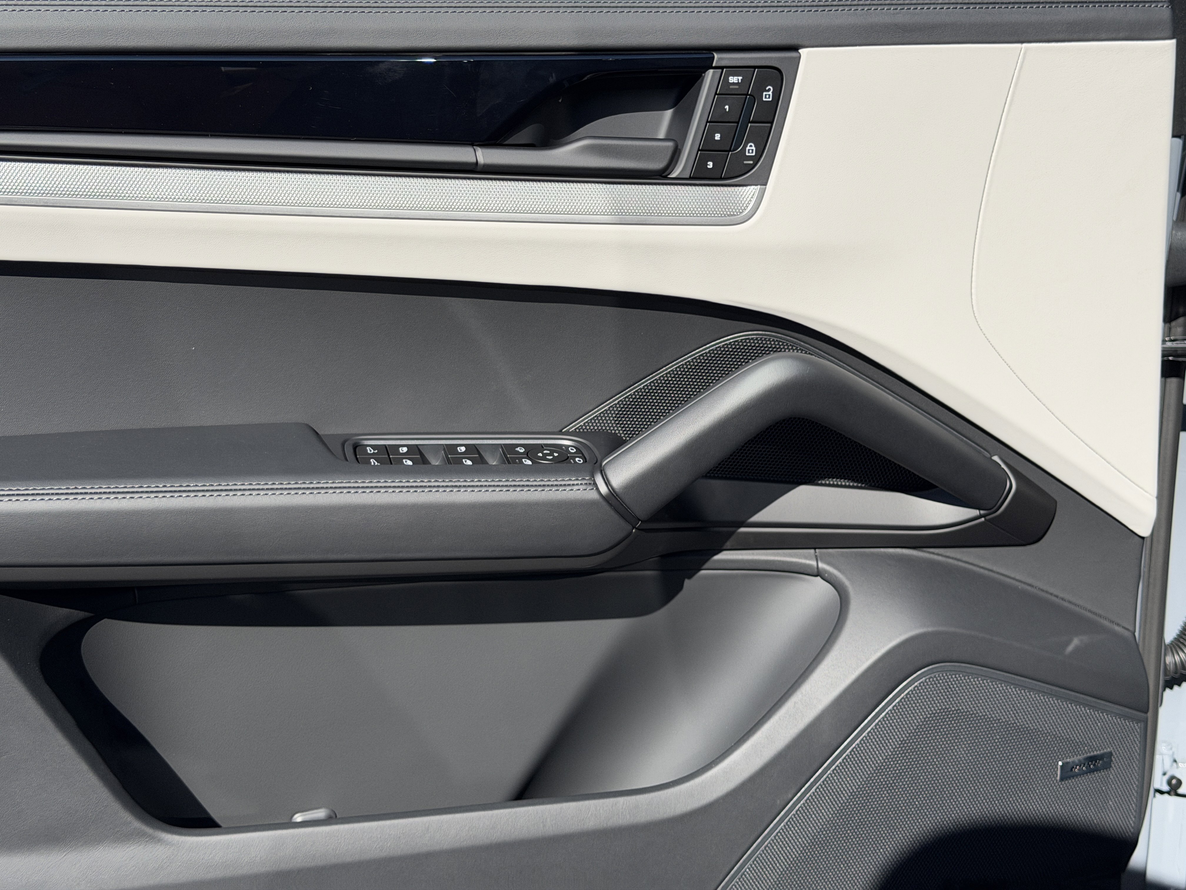 New 2026 Porsche Cayenne Coupe image 23