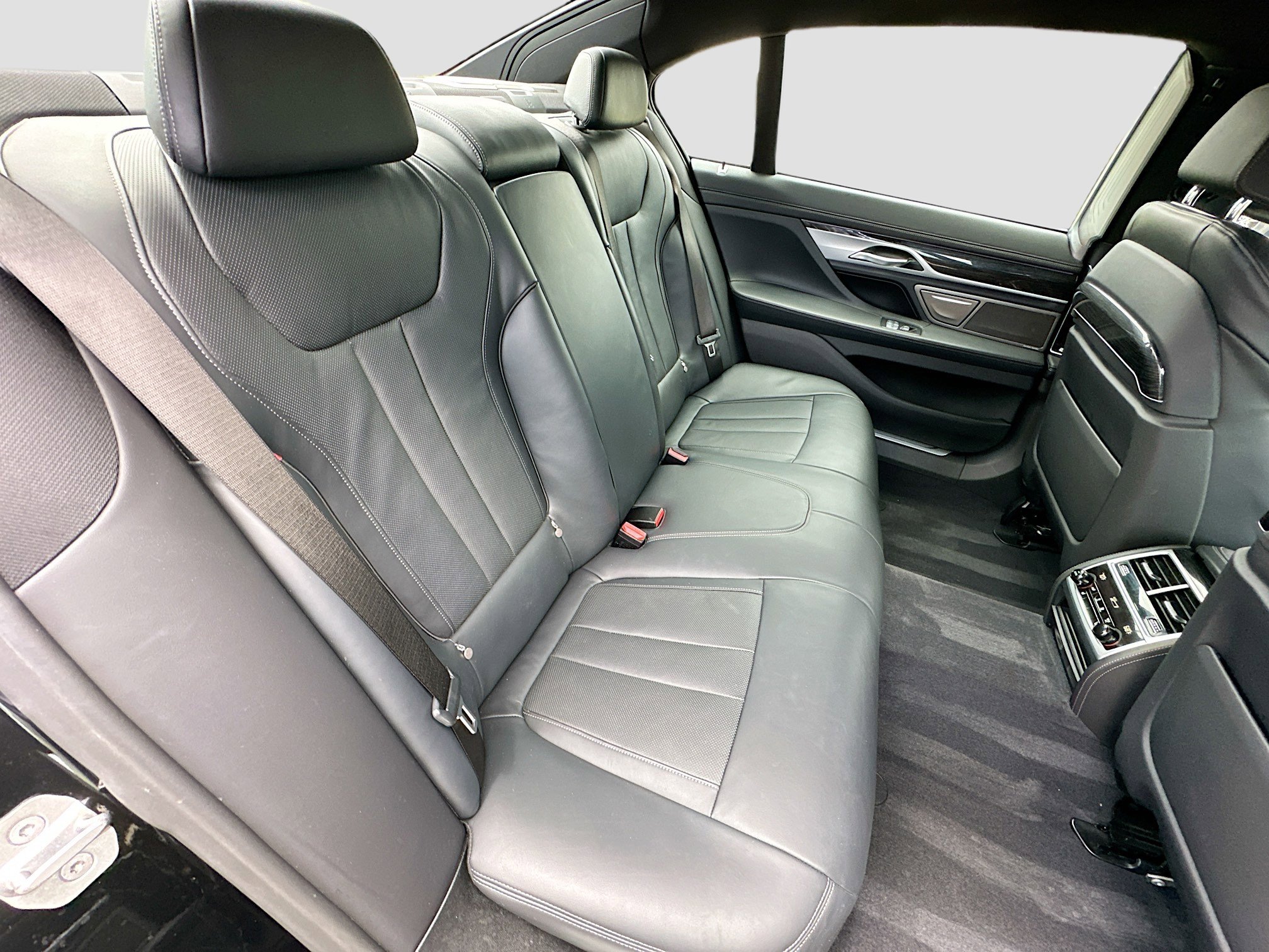 Used 2020 BMW 750i xDrive w/ Executive Package AWD/4WD image 28