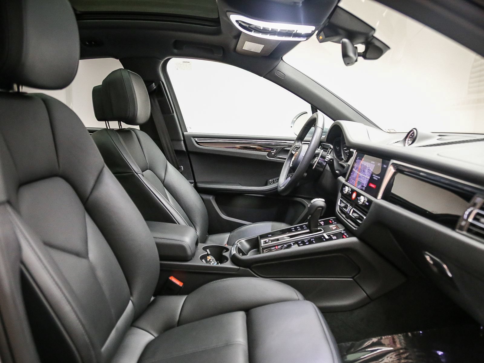 Certified 2026 Porsche Macan AWD/4WD image 21