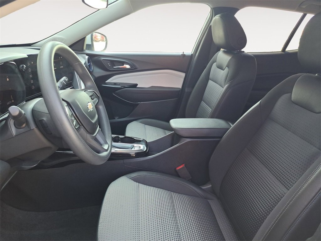 Used 2024 Chevrolet Trax LT image 9