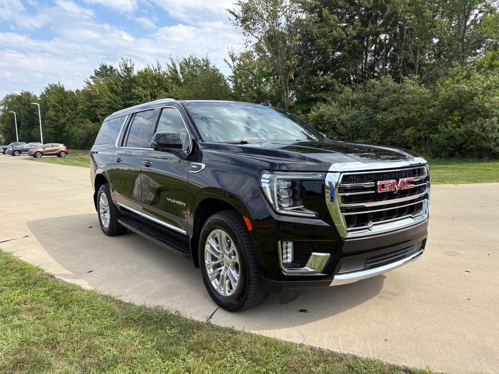 Used 2023 GMC Yukon XL SLT w/ SLT Luxury Package AWD/4WD image 11