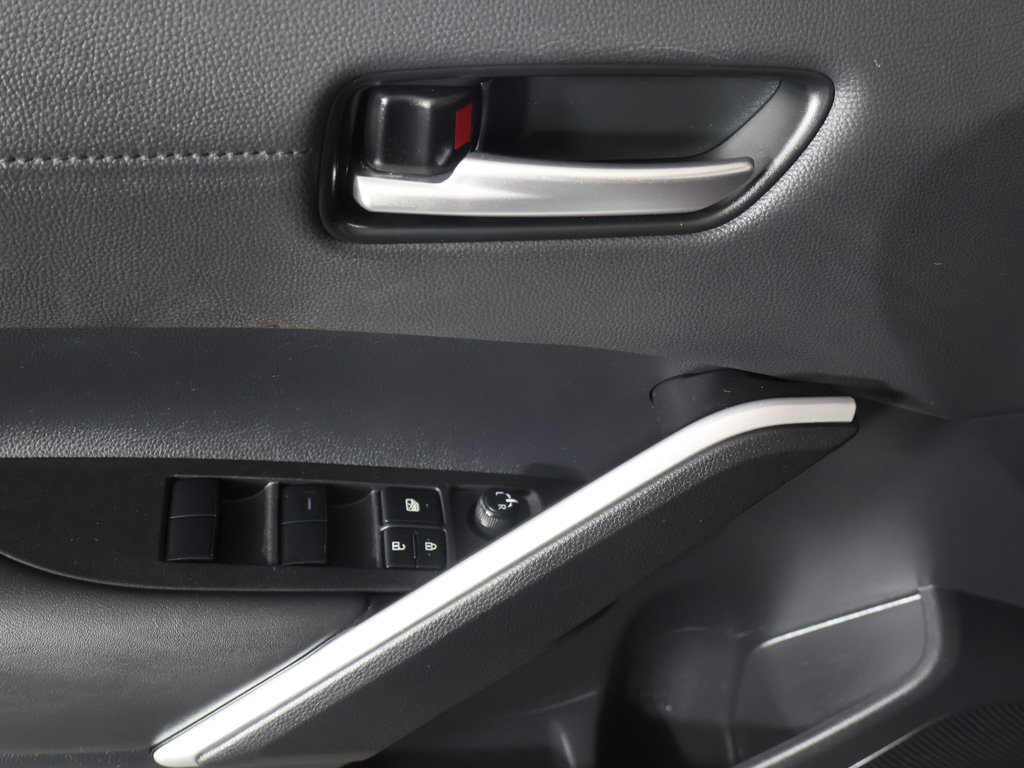 Used 2025 Toyota Corolla Cross XLE FWD image 31
