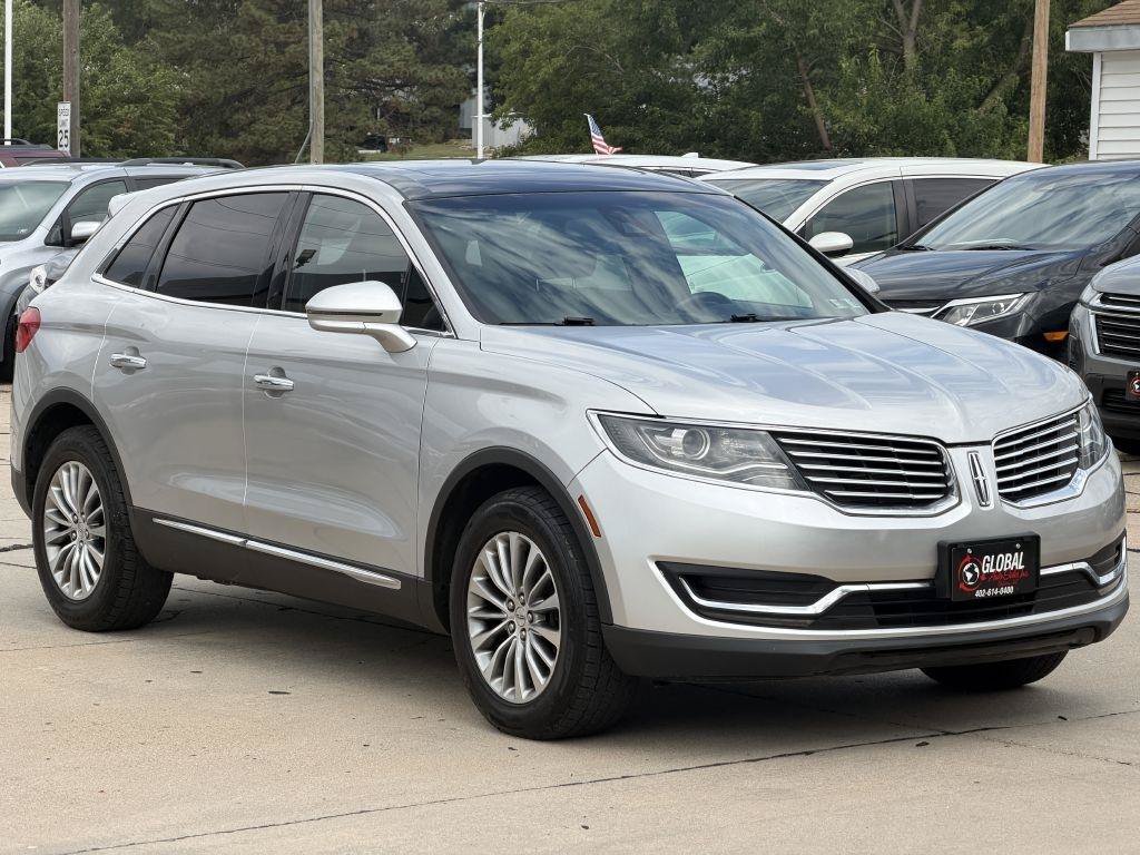 Used 2016 Lincoln MKX Select w/ Select Plus Package AWD/4WD image 2