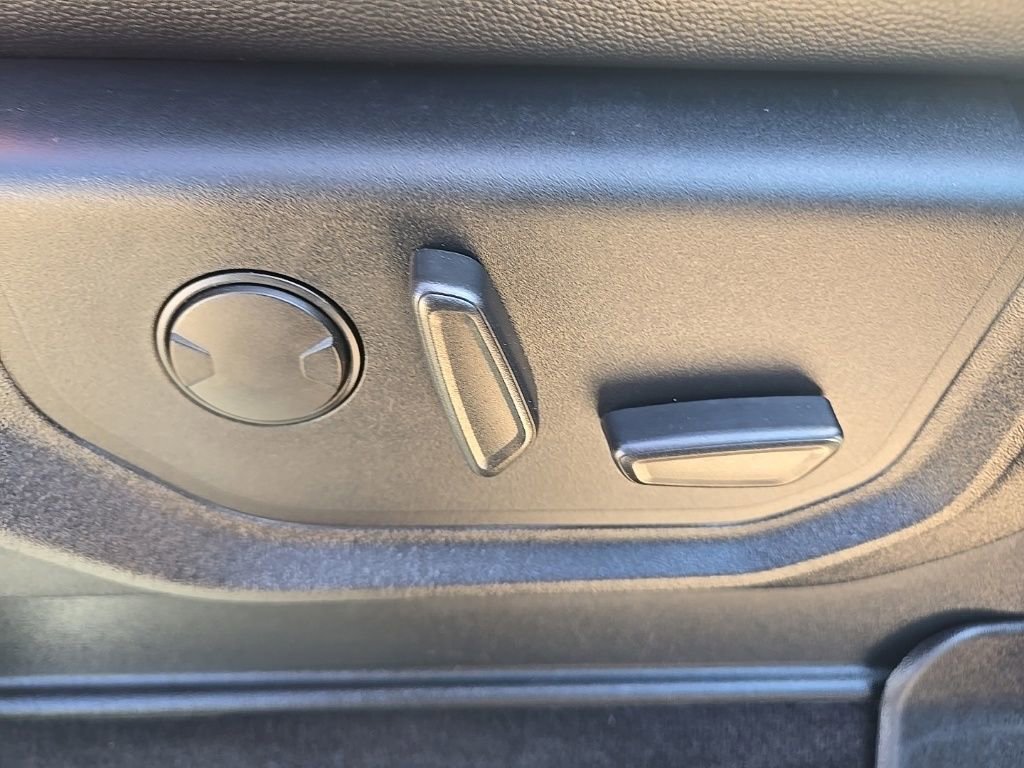 Used 2019 Ford F150 Lariat w/ Equipment Group 502A Luxury AWD/4WD image 30